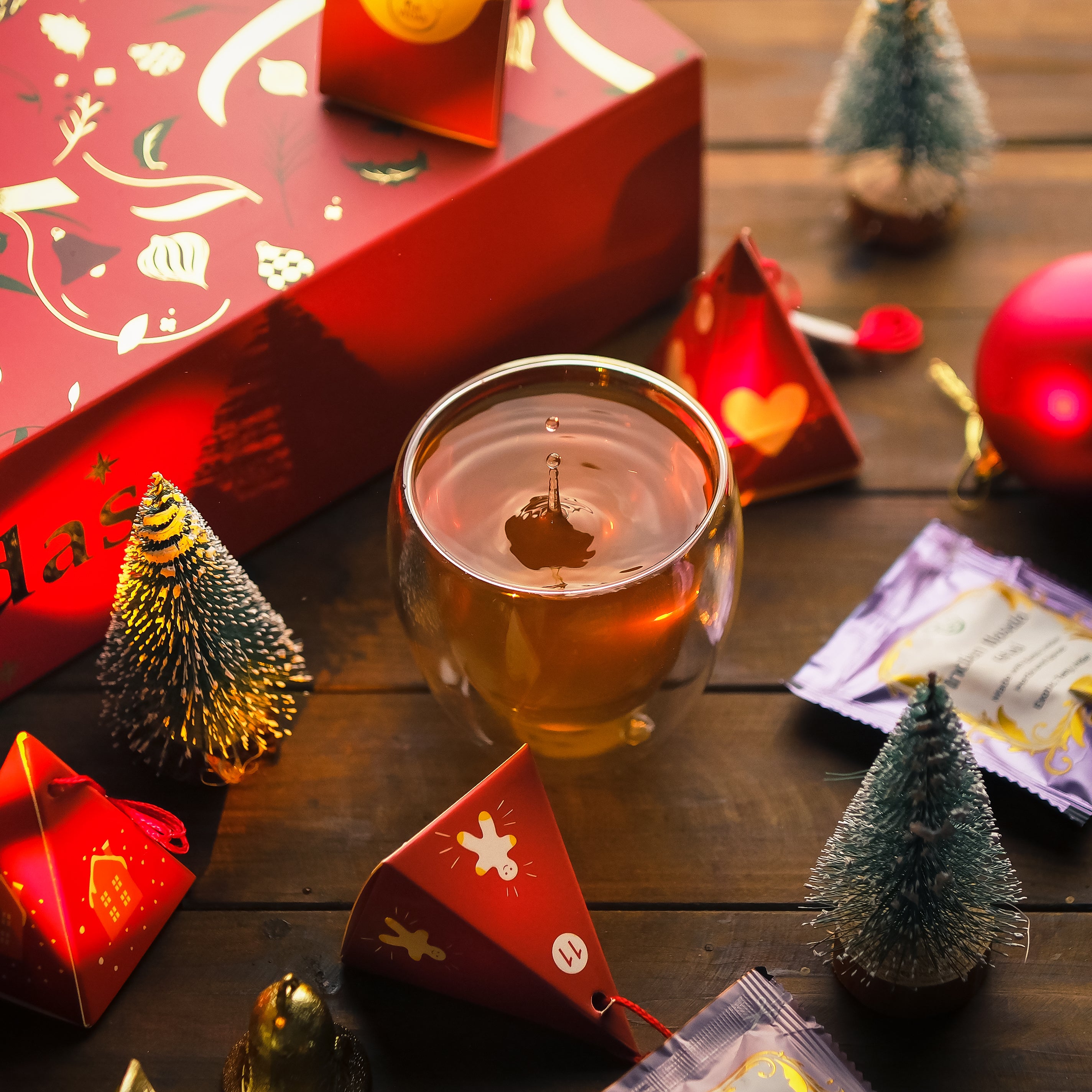 The Vedas Luxury Advent Calendar of teas | 24 Different flavours | Handstitched cotton teabags | Christmas theme scenery frame to hang 24 days of surprise pyramids